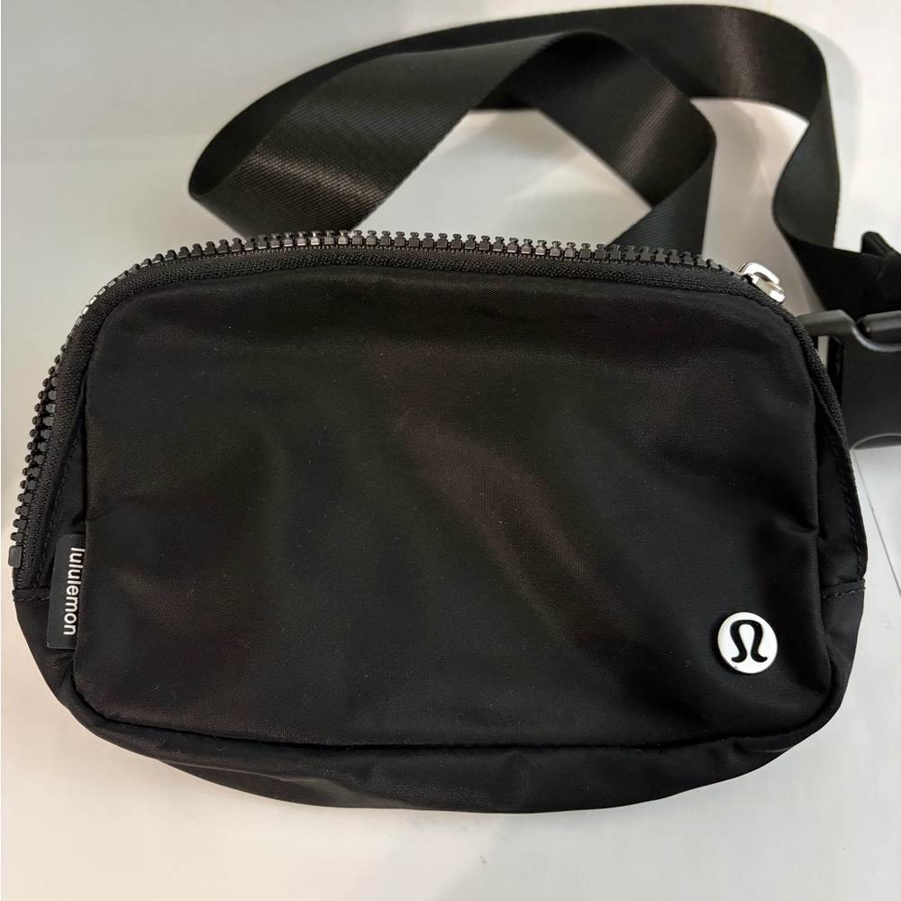 lululemon athletica Men's Black Belt Bag